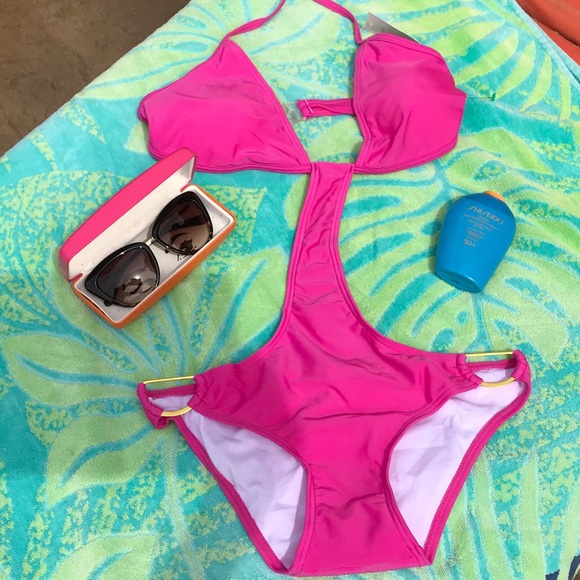 Love me Chic Cut out One piece Swimsuit - Picture 4 of 8